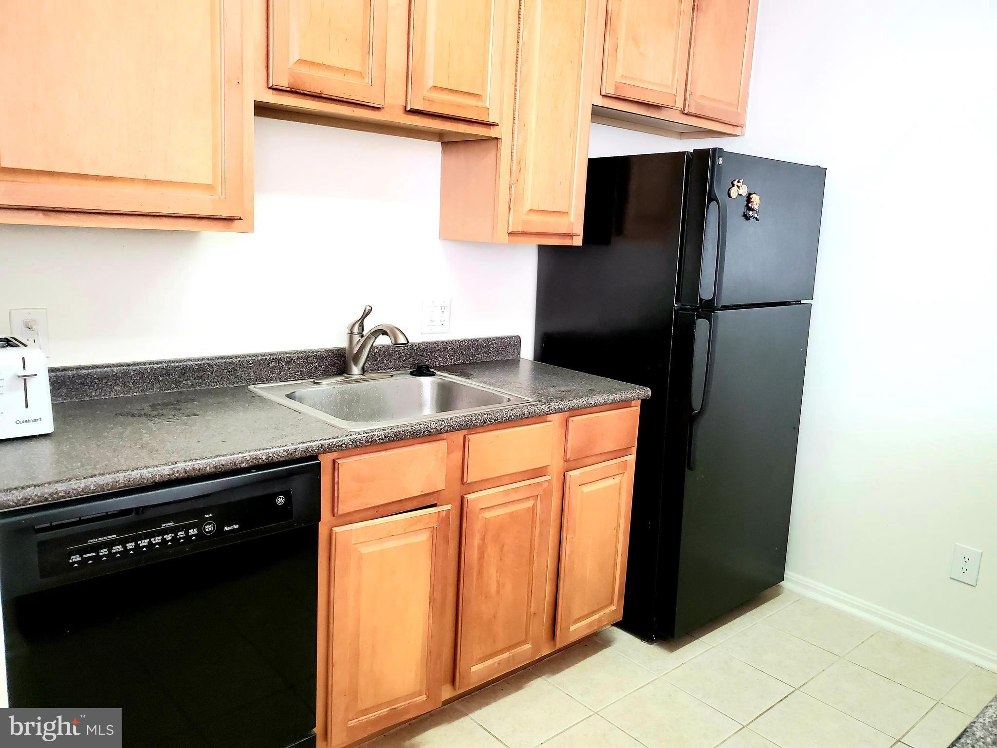 FOUR WINDS AT OAKTON - Residential Lease