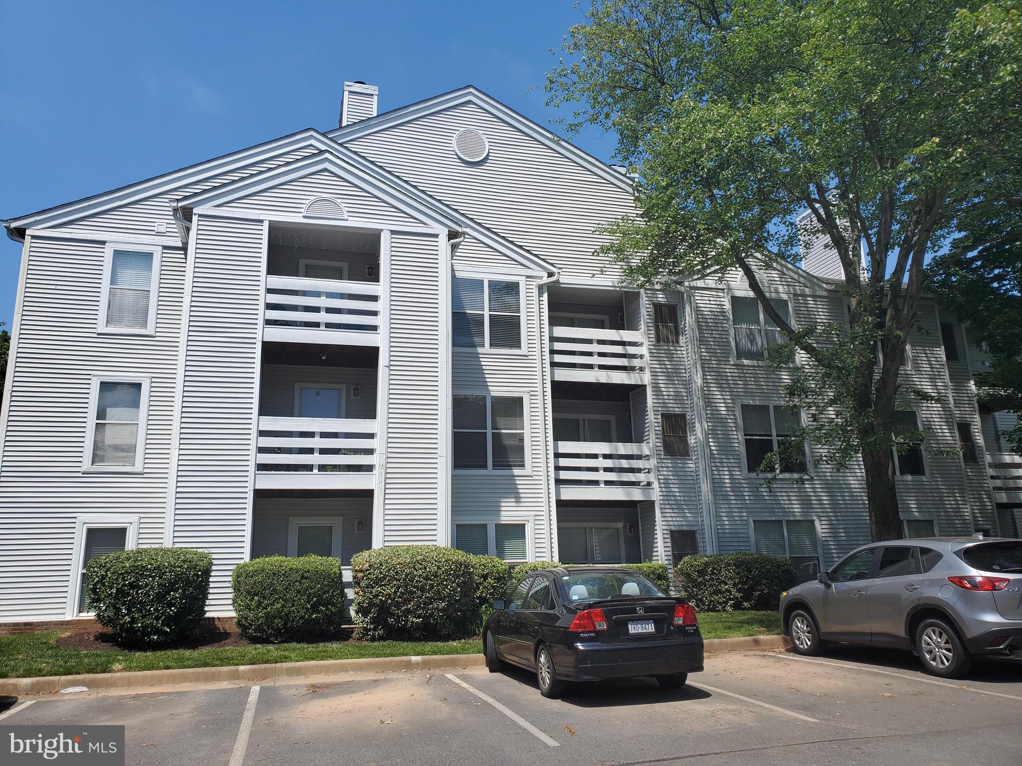 FOUR WINDS AT OAKTON - Residential Lease