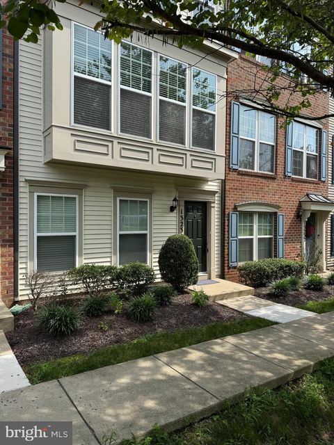 Townhouse For Rent - 13230 Shawnee Lane #102<br/> Montgomery County, CLARKSBURG, MD 20871