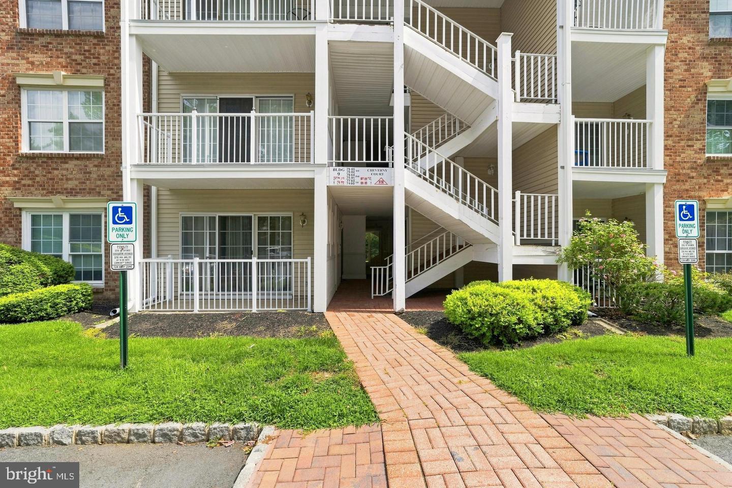 85 CHEVERNY COURT