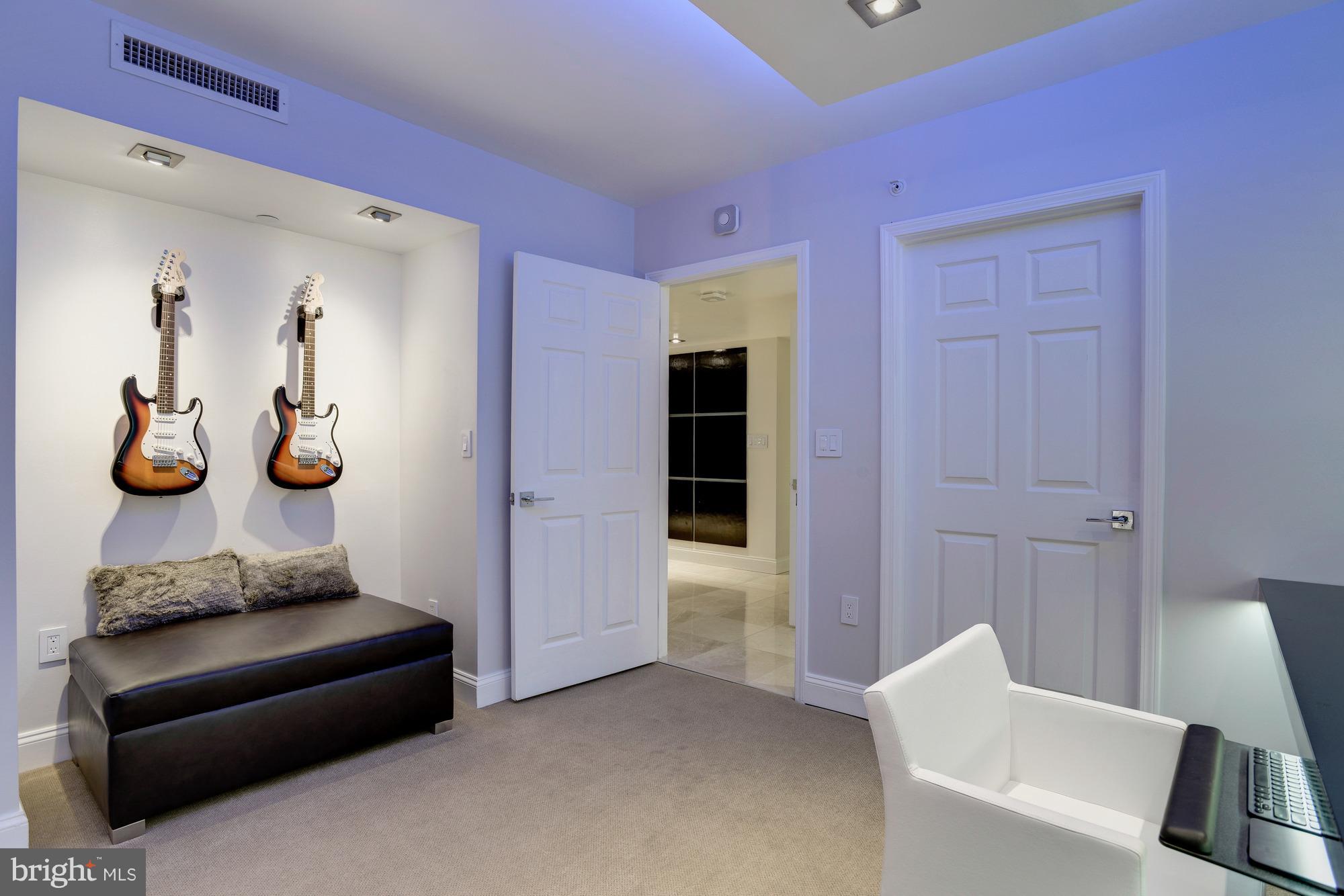 GALLERY AT WHITE FLINT - Residential Lease