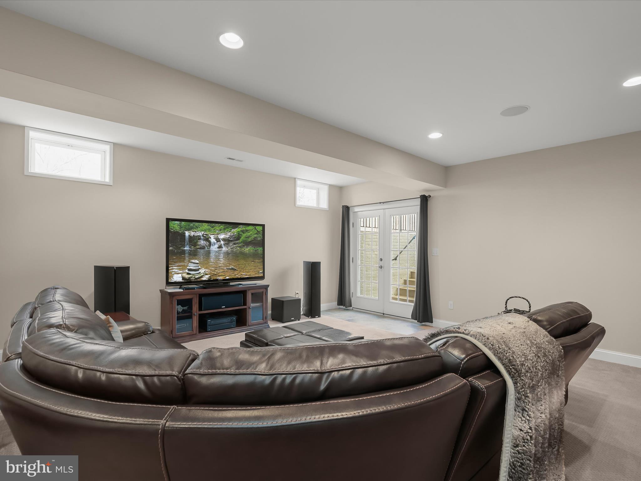 SHEPPARD MANOR - Residential