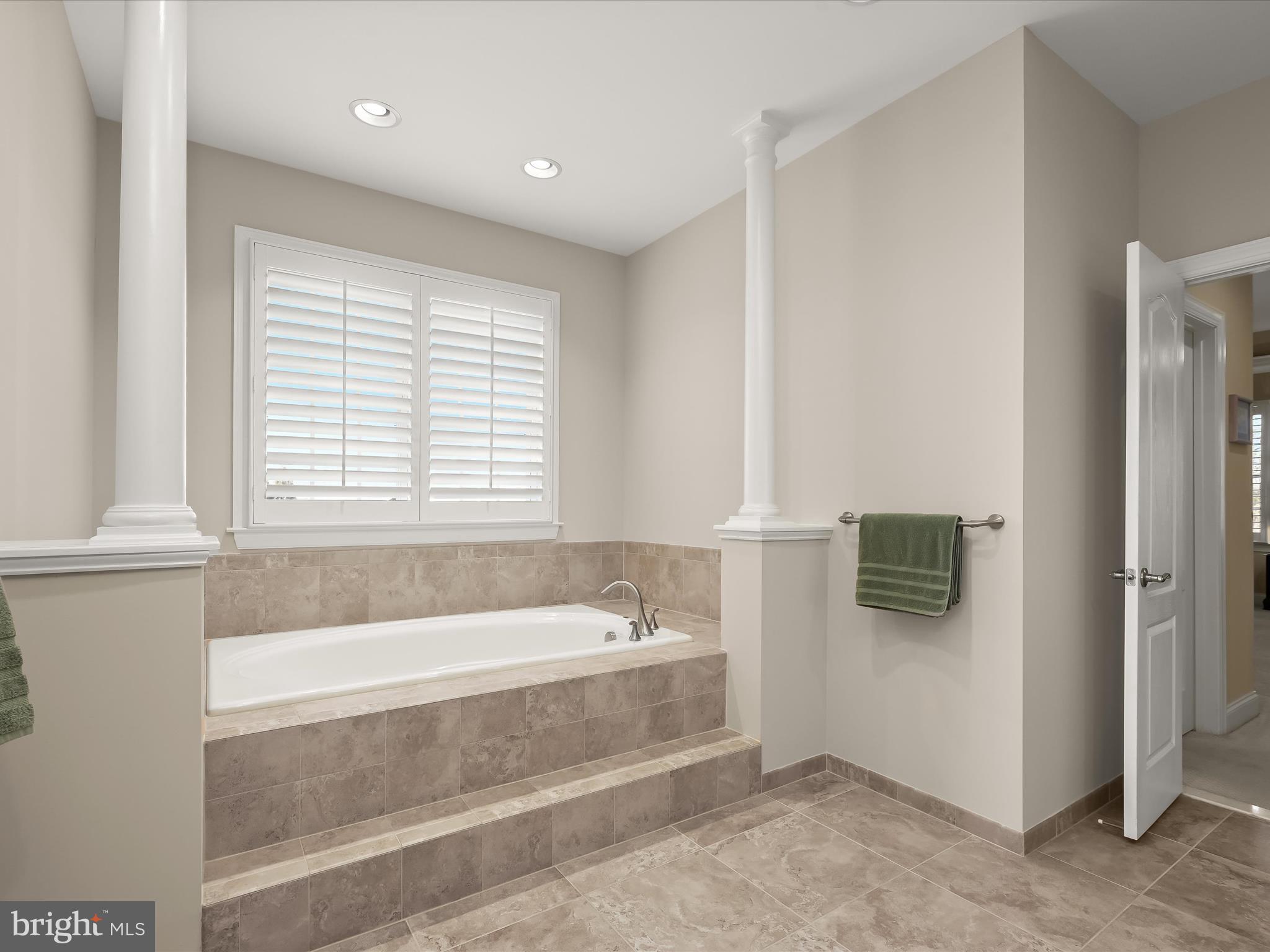 SHEPPARD MANOR - Residential