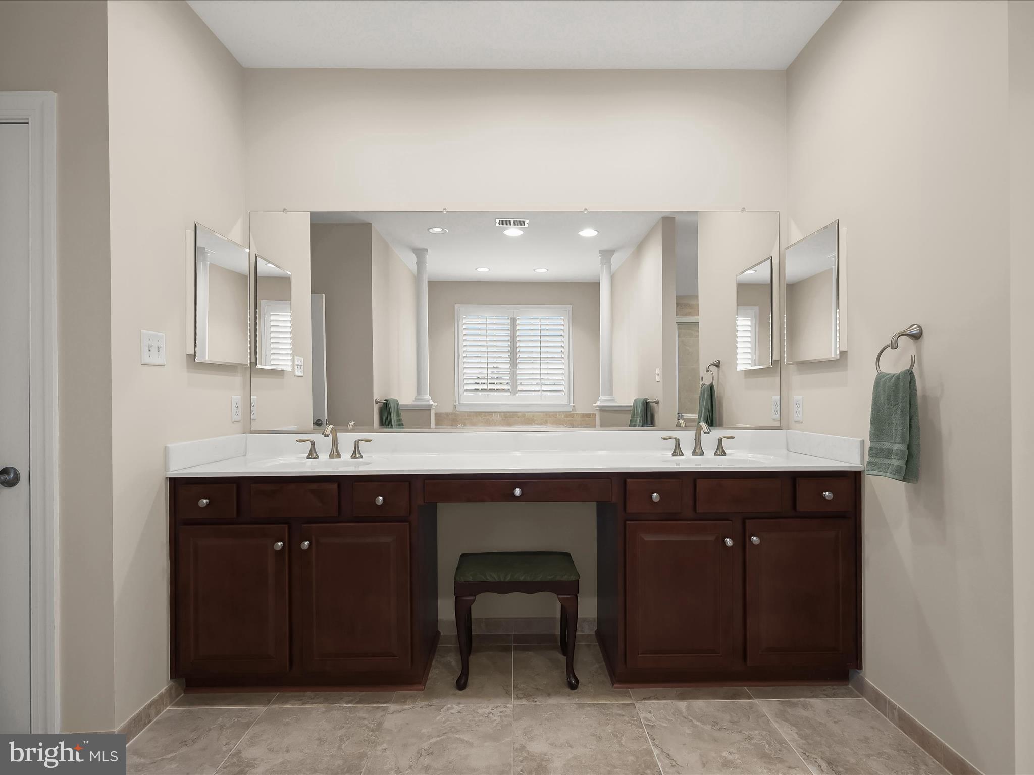 SHEPPARD MANOR - Residential