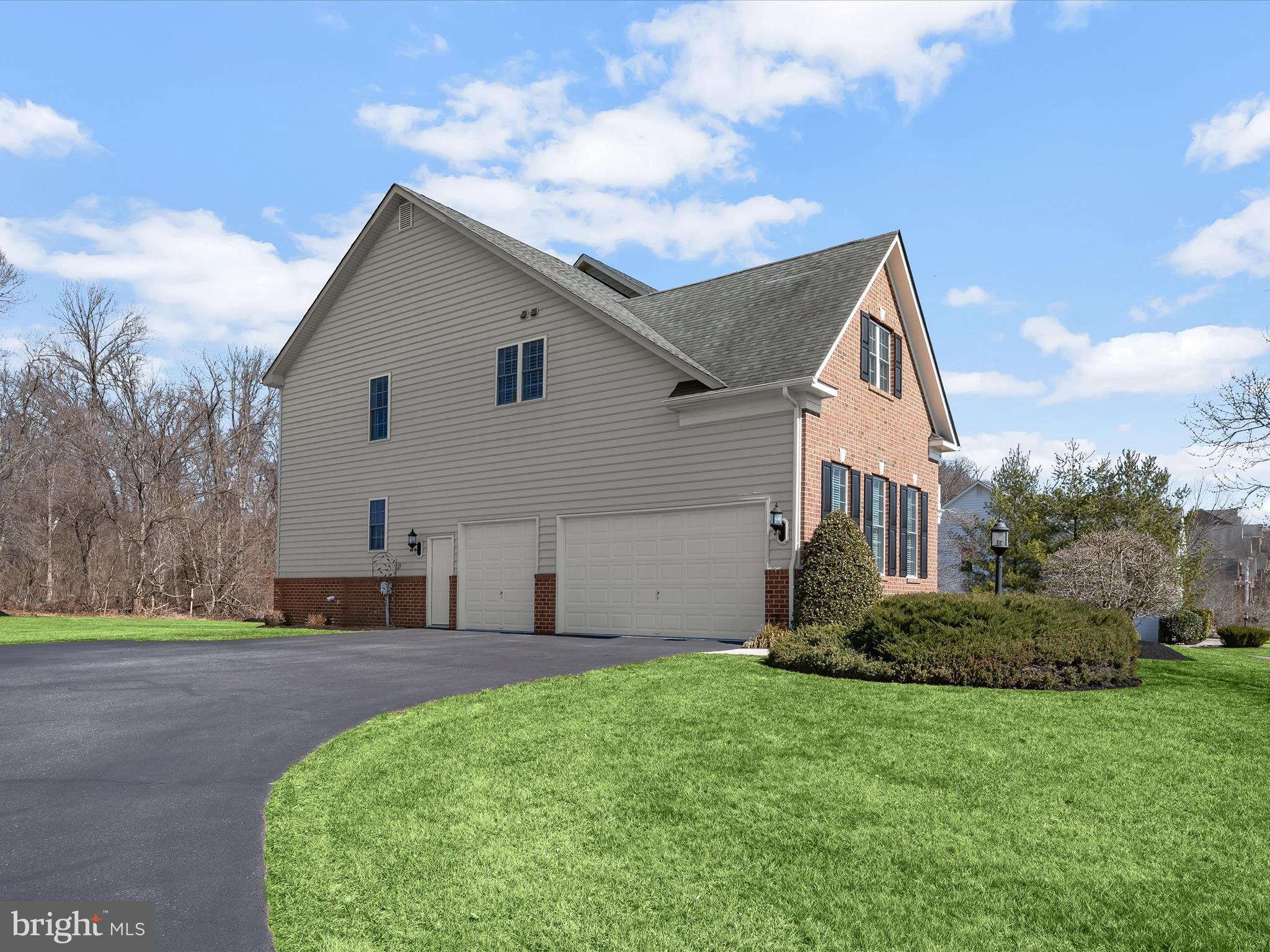 SHEPPARD MANOR - Residential