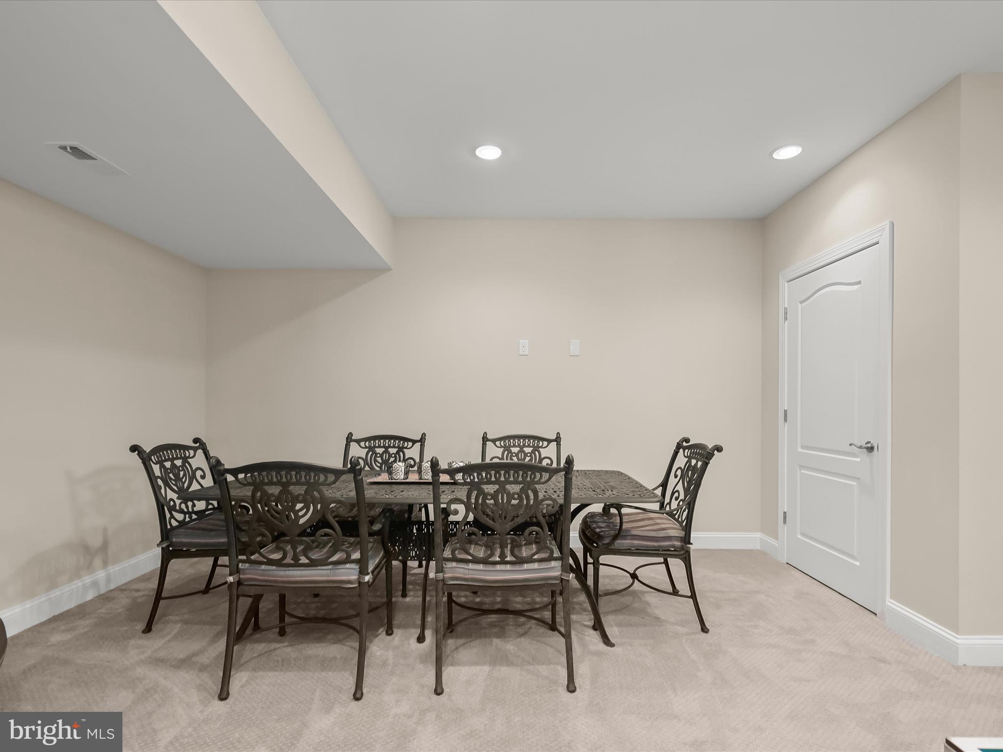 SHEPPARD MANOR - Residential