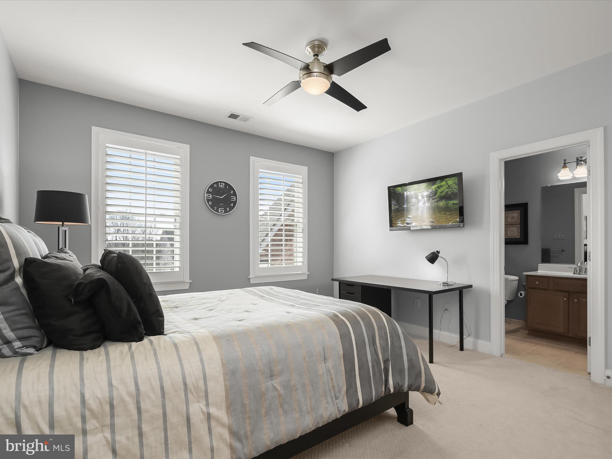 SHEPPARD MANOR - Residential