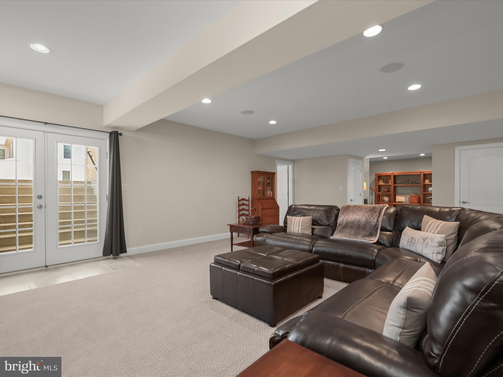 SHEPPARD MANOR - Residential