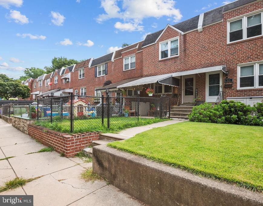 ROXBOROUGH - Residential