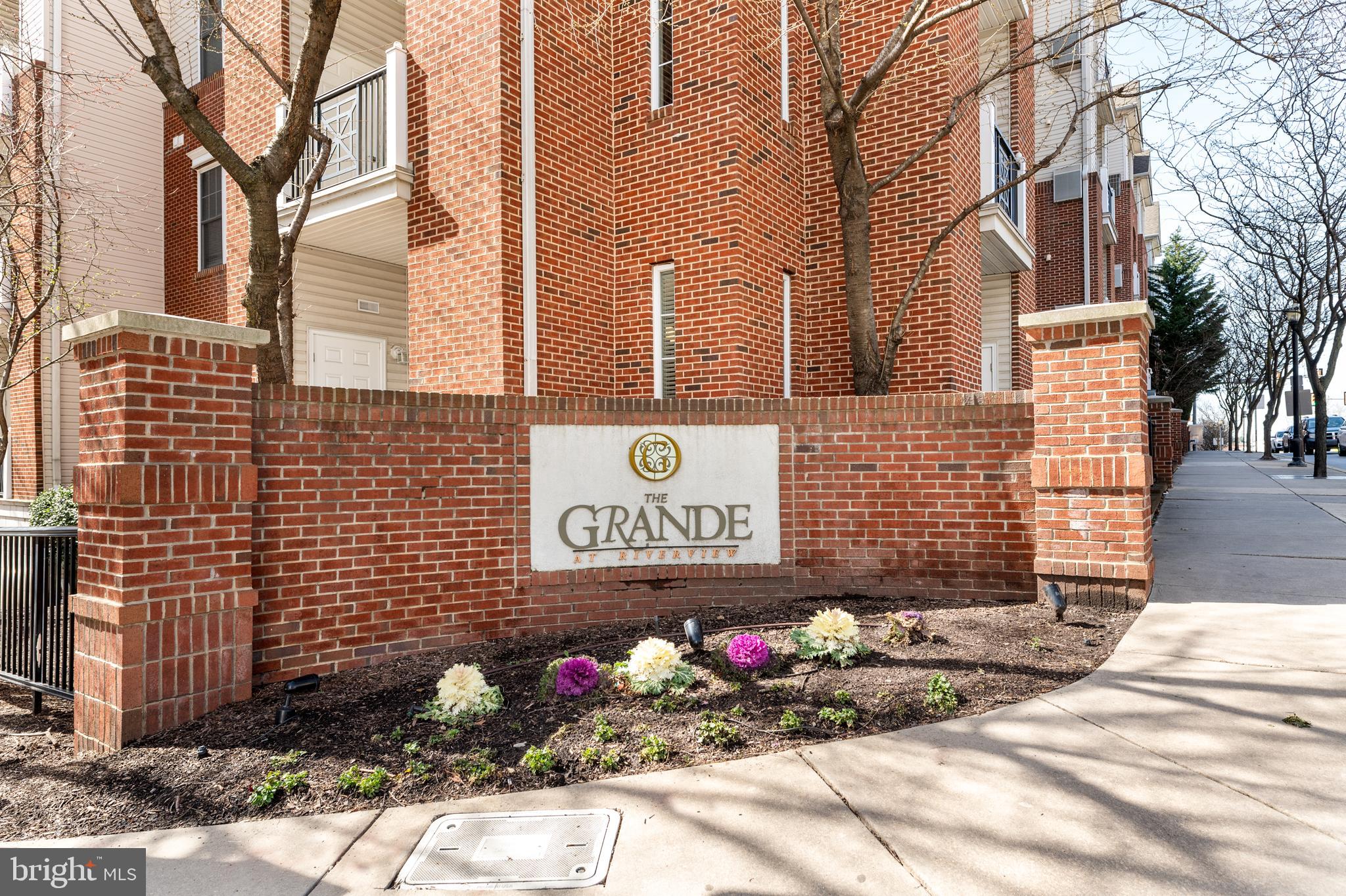 THE GRANDE AT RIVERVIEW - Residential Lease