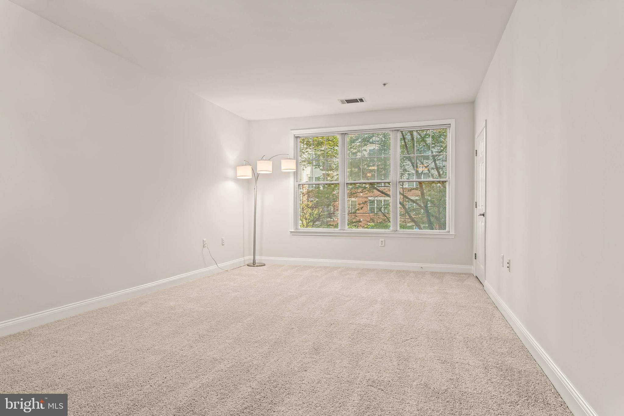 THE GRANDE AT RIVERVIEW - Residential Lease