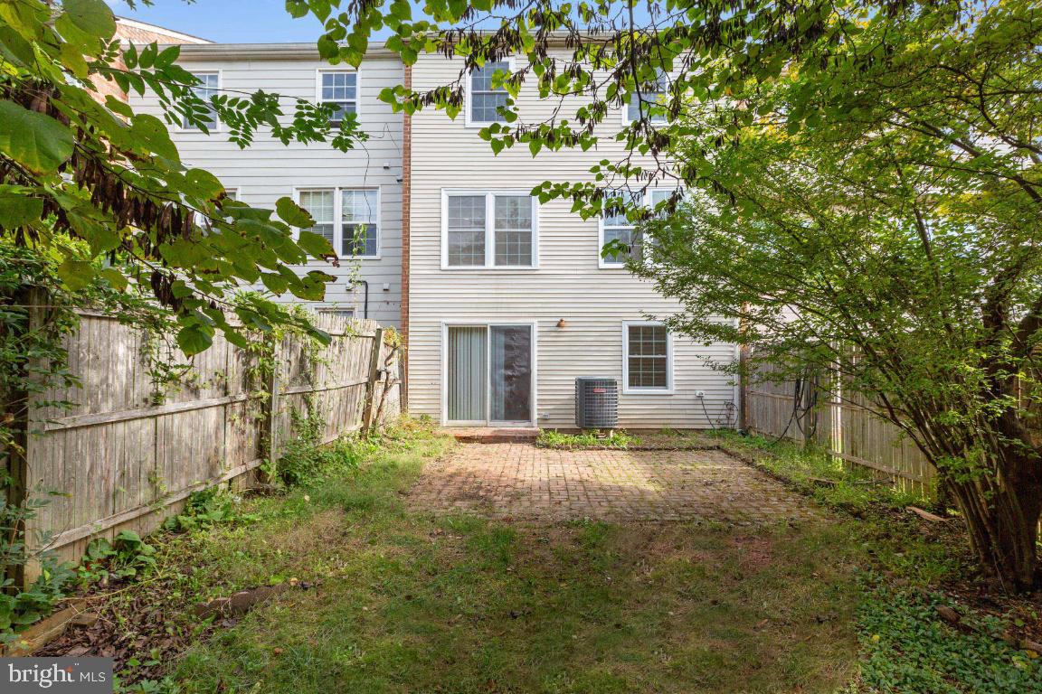 FARMINGDALE ESTATES - Residential Lease