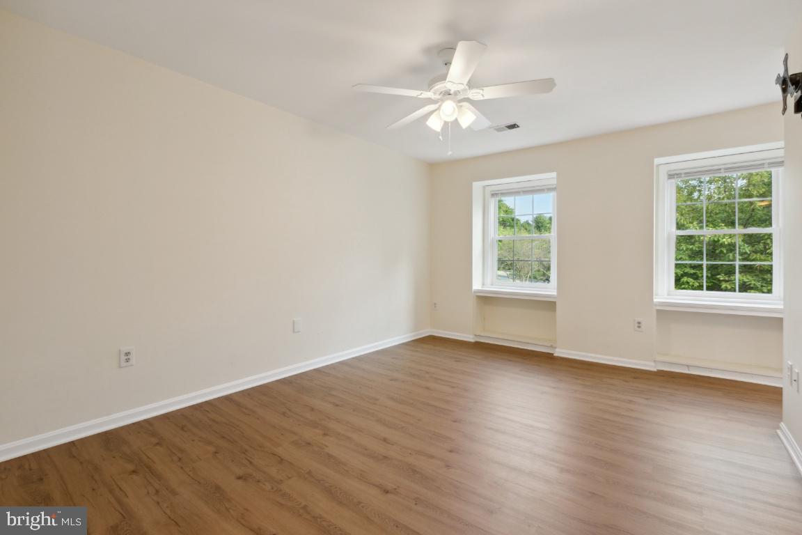 FARMINGDALE ESTATES - Residential Lease