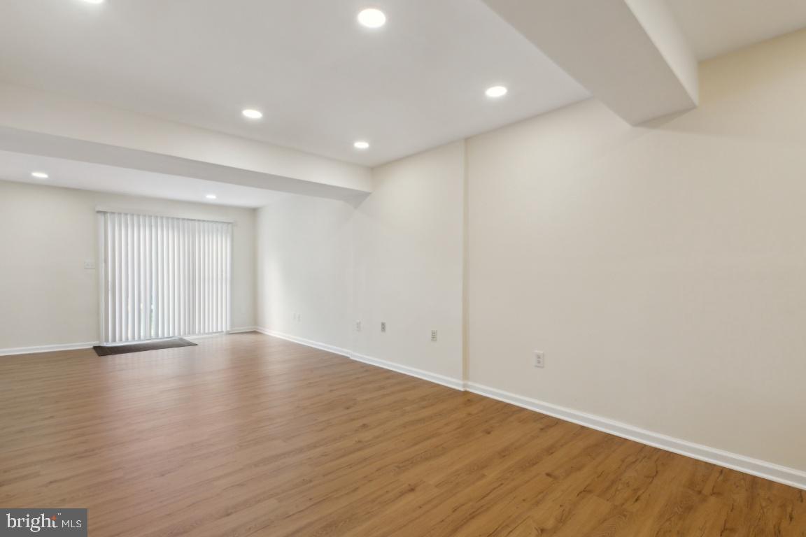 FARMINGDALE ESTATES - Residential Lease