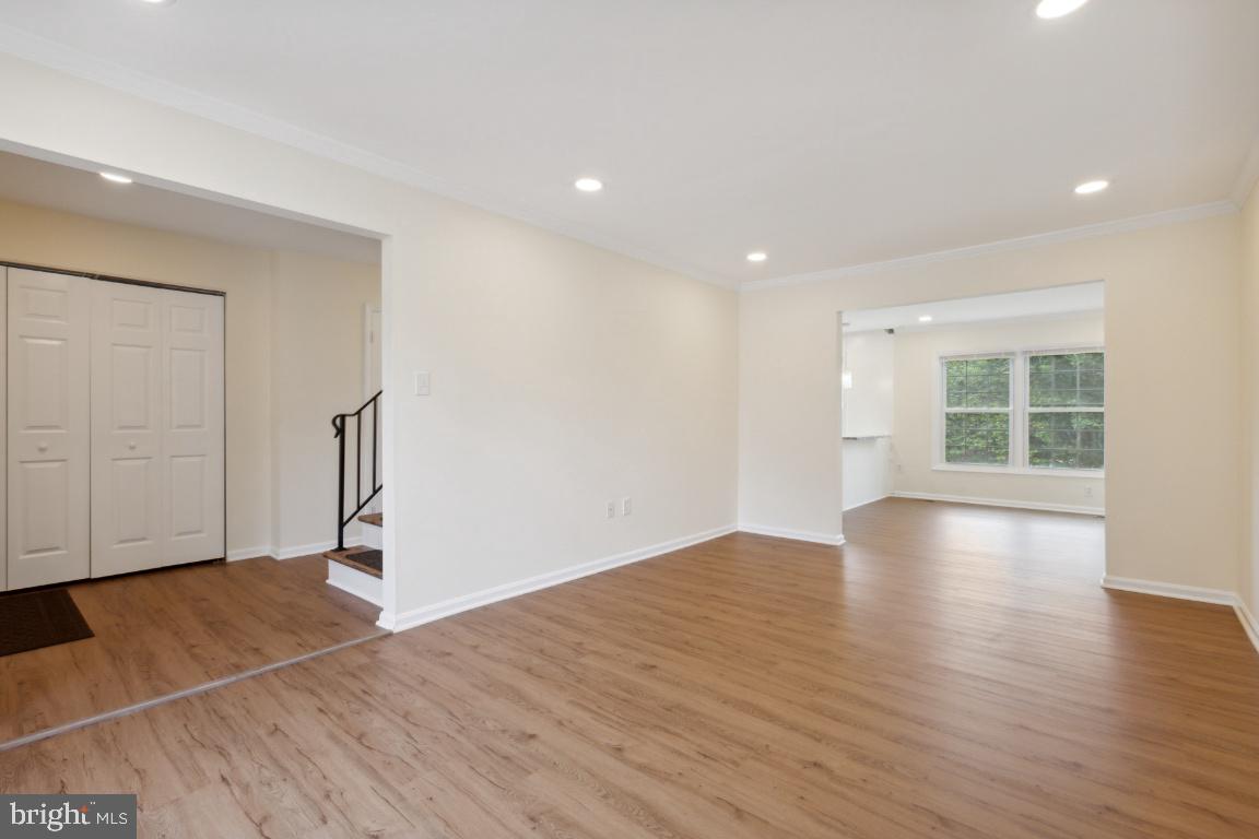 FARMINGDALE ESTATES - Residential Lease