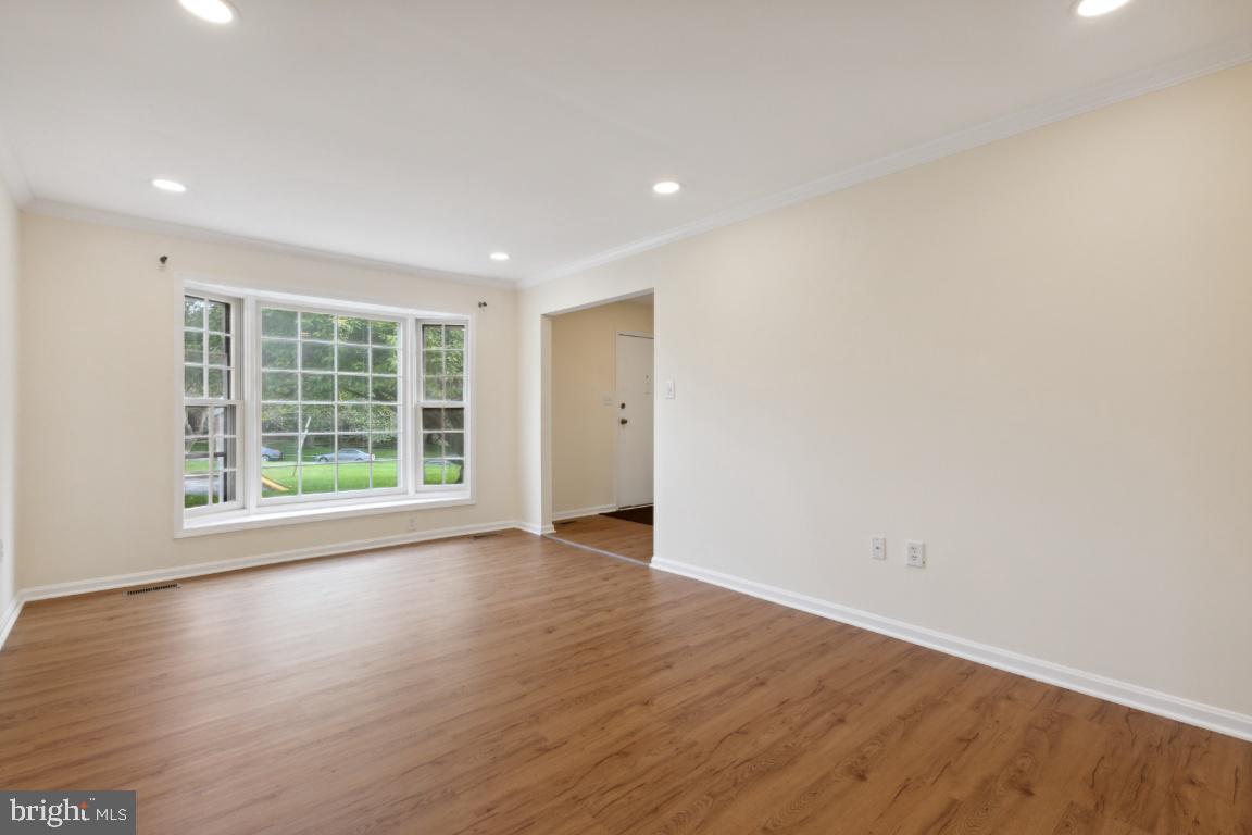 FARMINGDALE ESTATES - Residential Lease