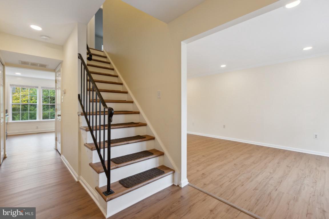 FARMINGDALE ESTATES - Residential Lease