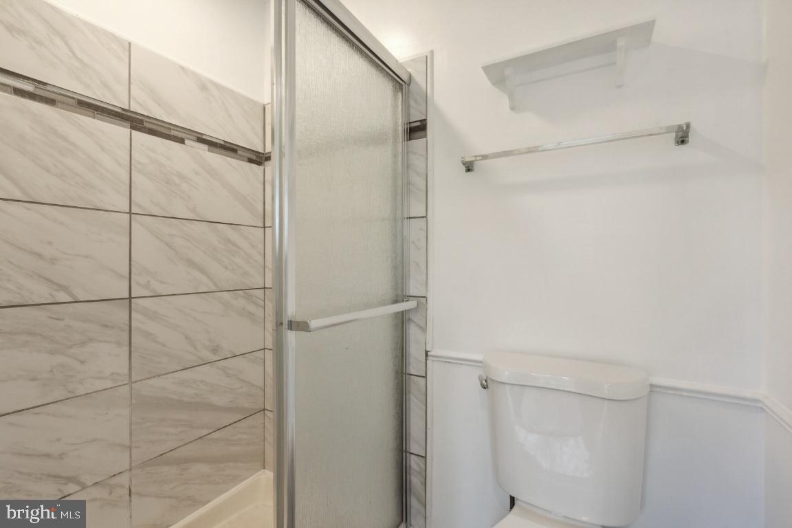 FARMINGDALE ESTATES - Residential Lease