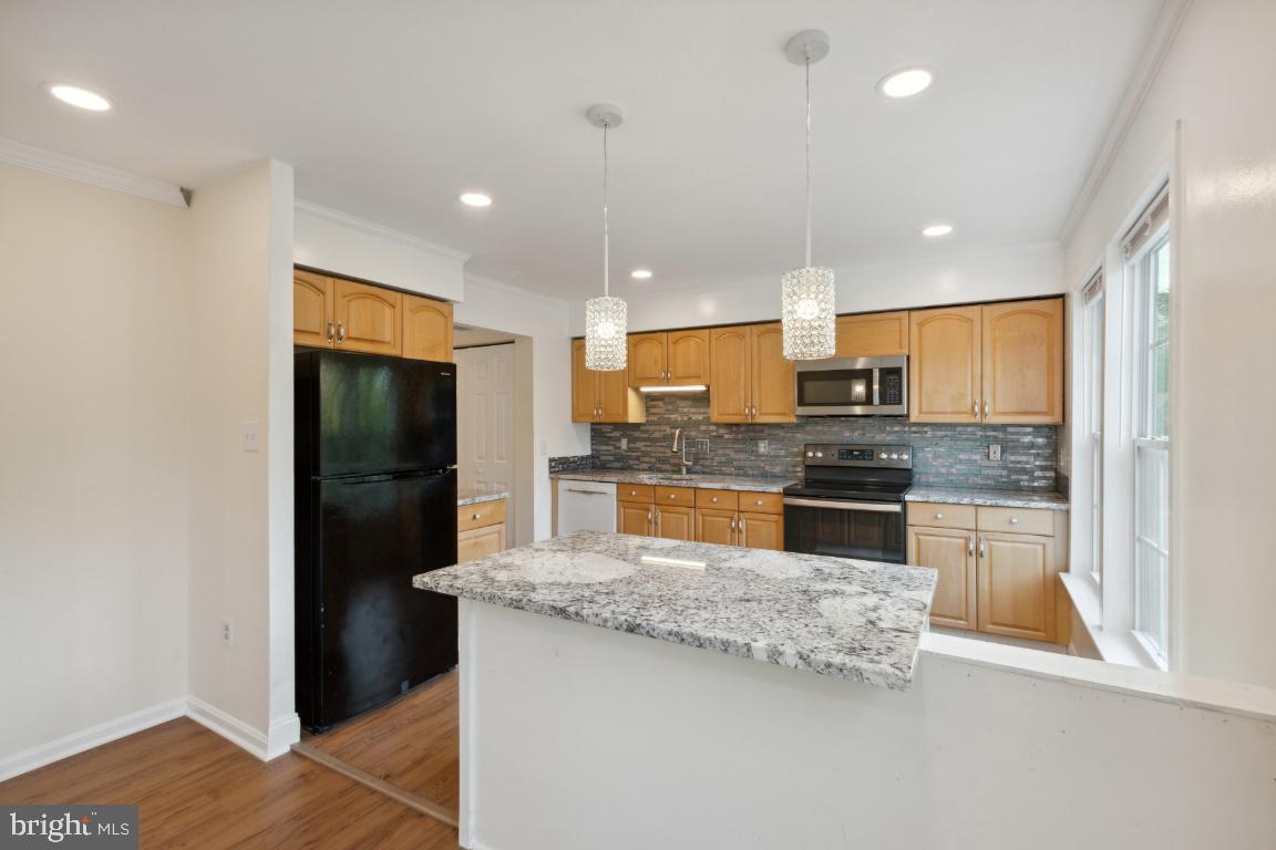 FARMINGDALE ESTATES - Residential Lease