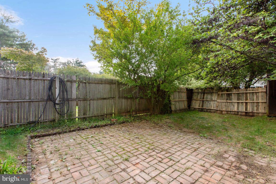 FARMINGDALE ESTATES - Residential Lease