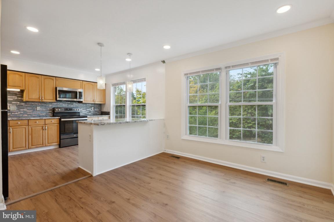 FARMINGDALE ESTATES - Residential Lease