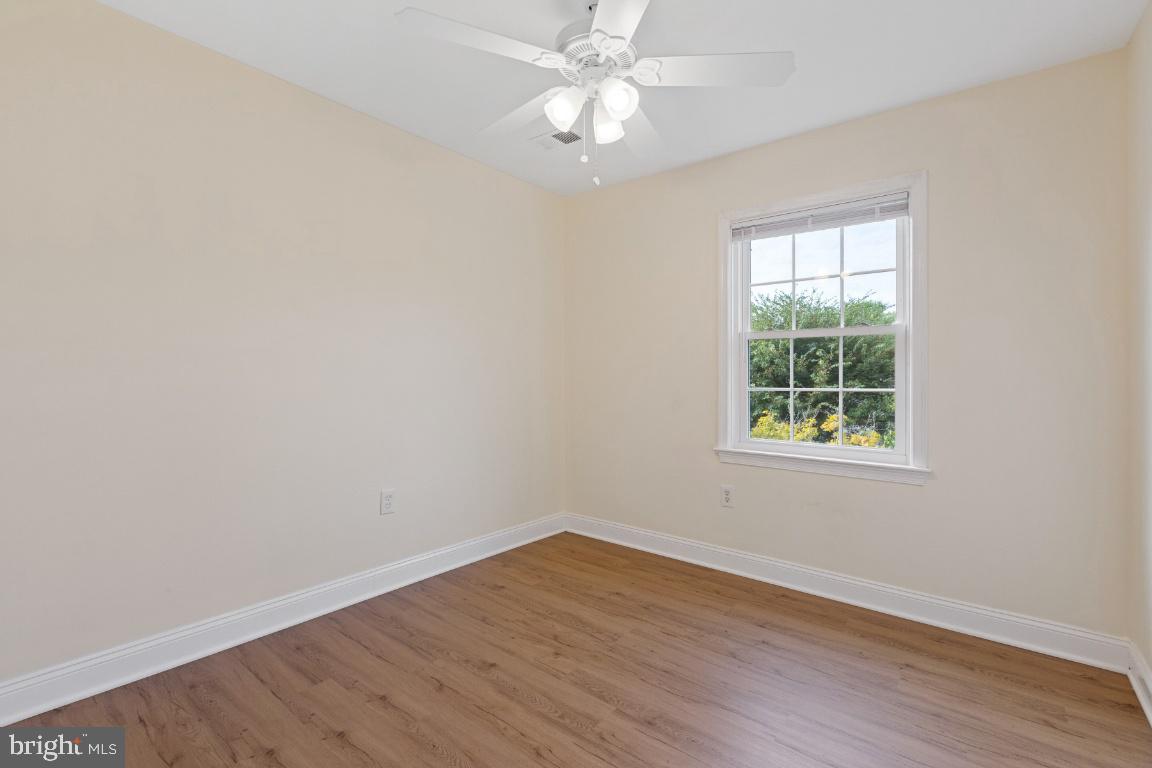 FARMINGDALE ESTATES - Residential Lease