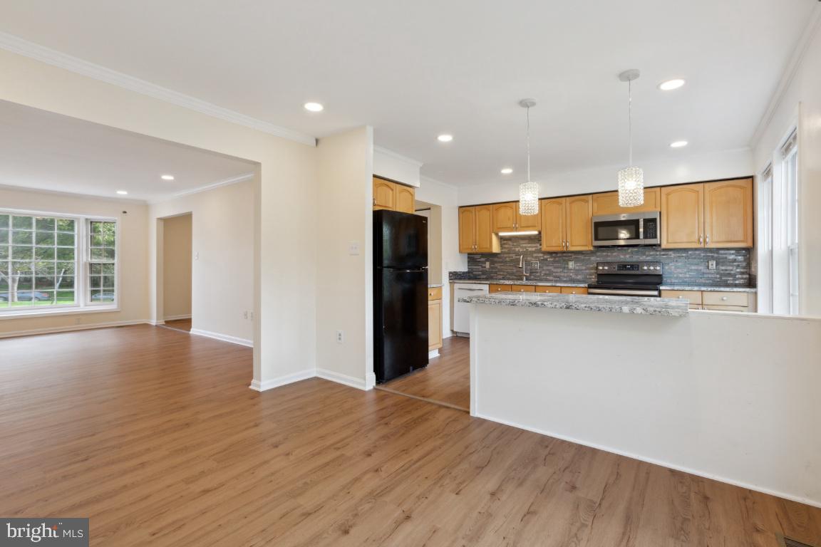 FARMINGDALE ESTATES - Residential Lease