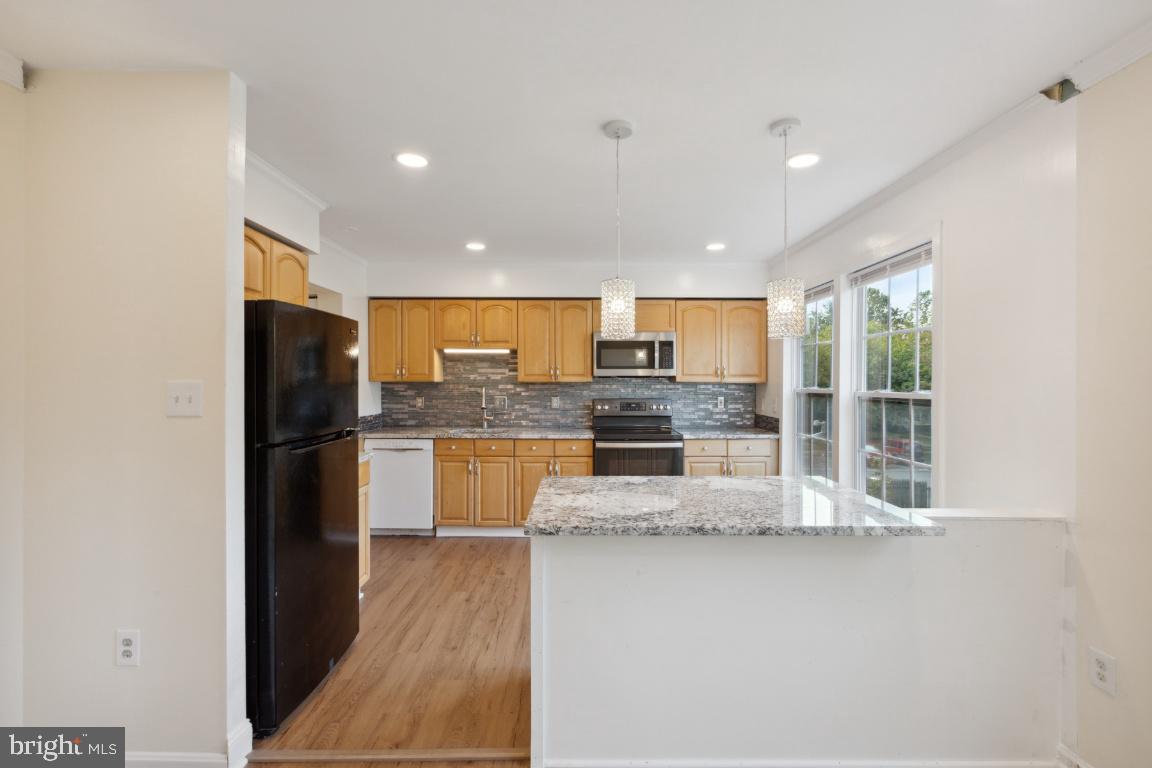 FARMINGDALE ESTATES - Residential Lease