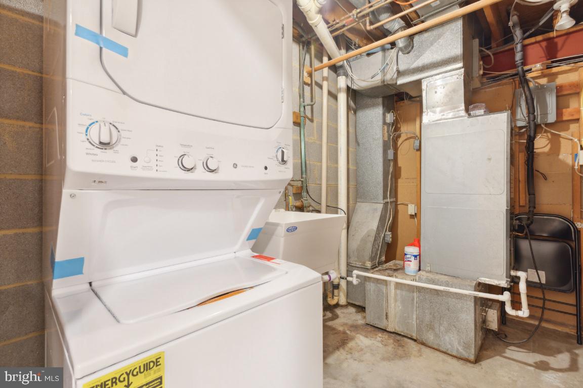 FARMINGDALE ESTATES - Residential Lease