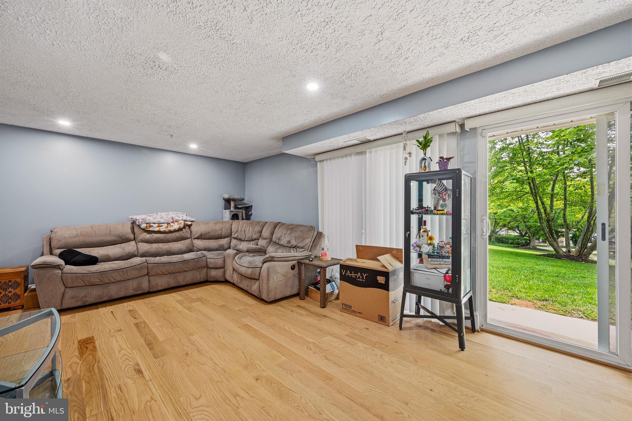 301 PALMSPRING DRIVE 3-4