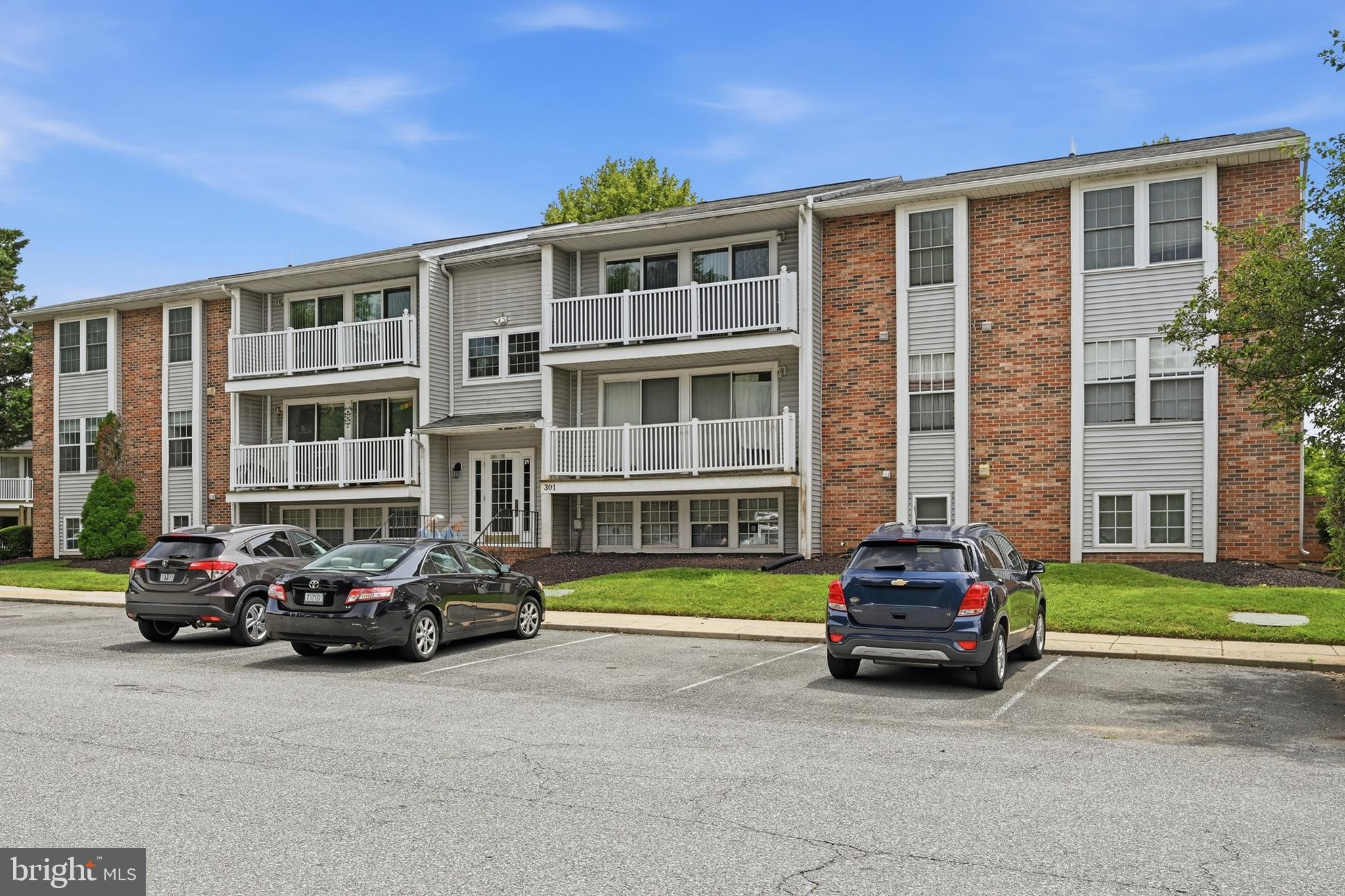 301 PALMSPRING DRIVE 3-4