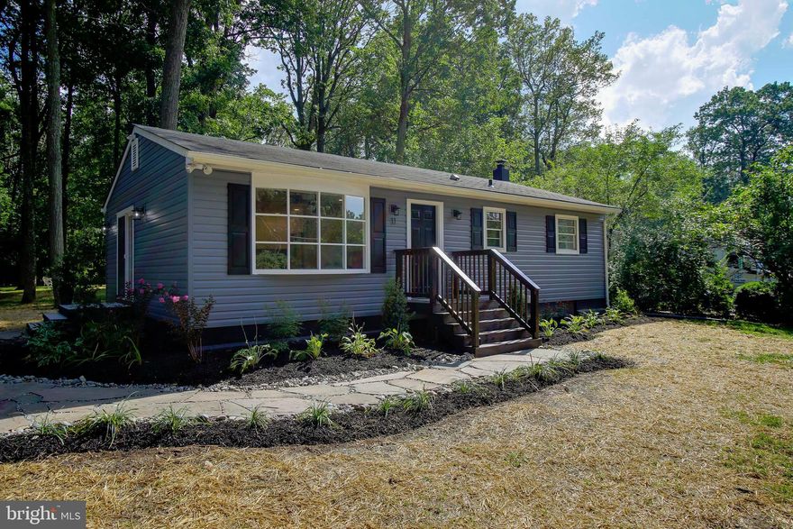 Absolutely Beautiful totally remodeled Rancher with 3 bedrooms on Gorgeous lot.. Kitchen has 42 inch cabinets, hardwood floors, granite counters and New SS appliances.. Brand new siding. This is a must see!!