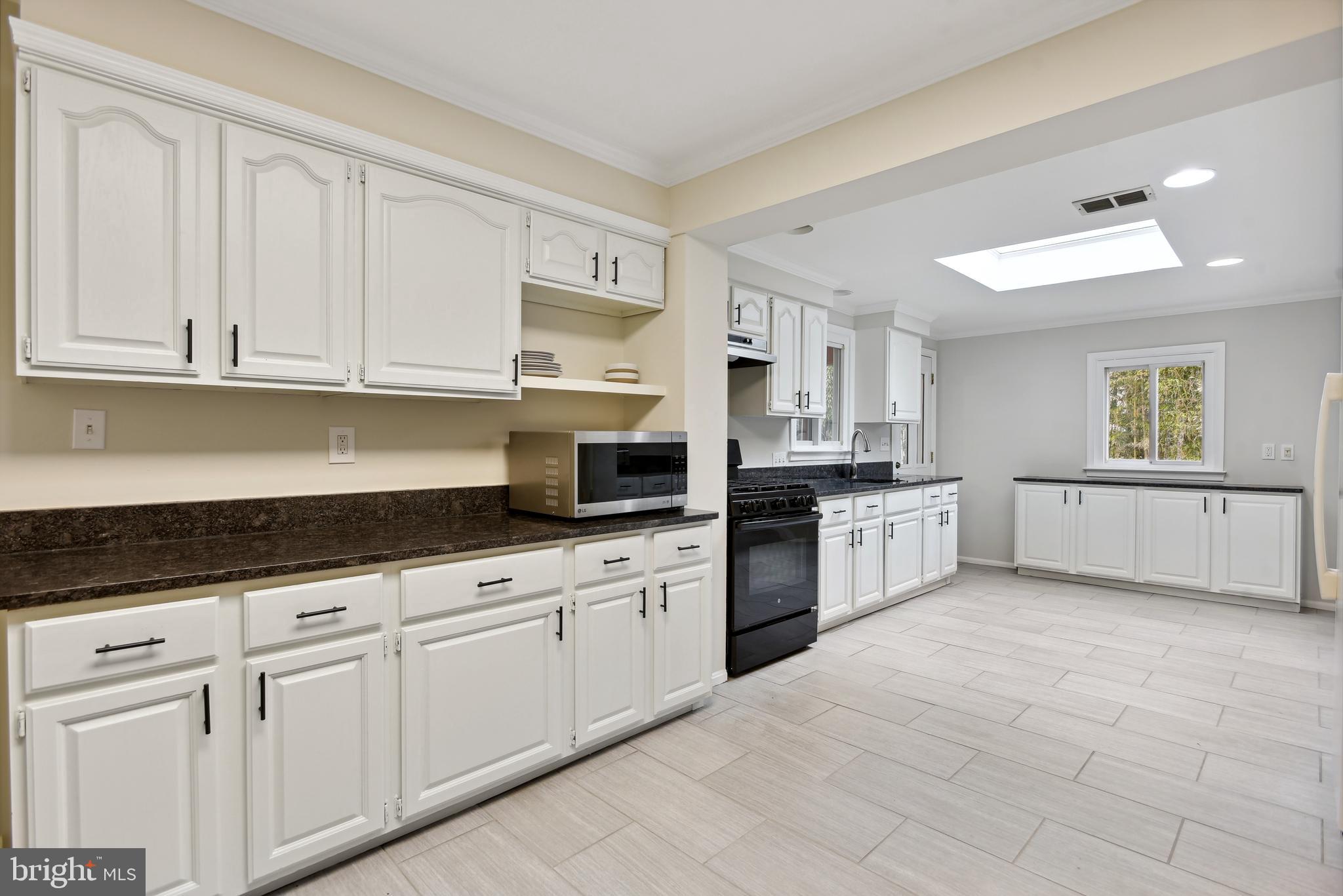 OAKWOOD KNOLLS - Residential Lease