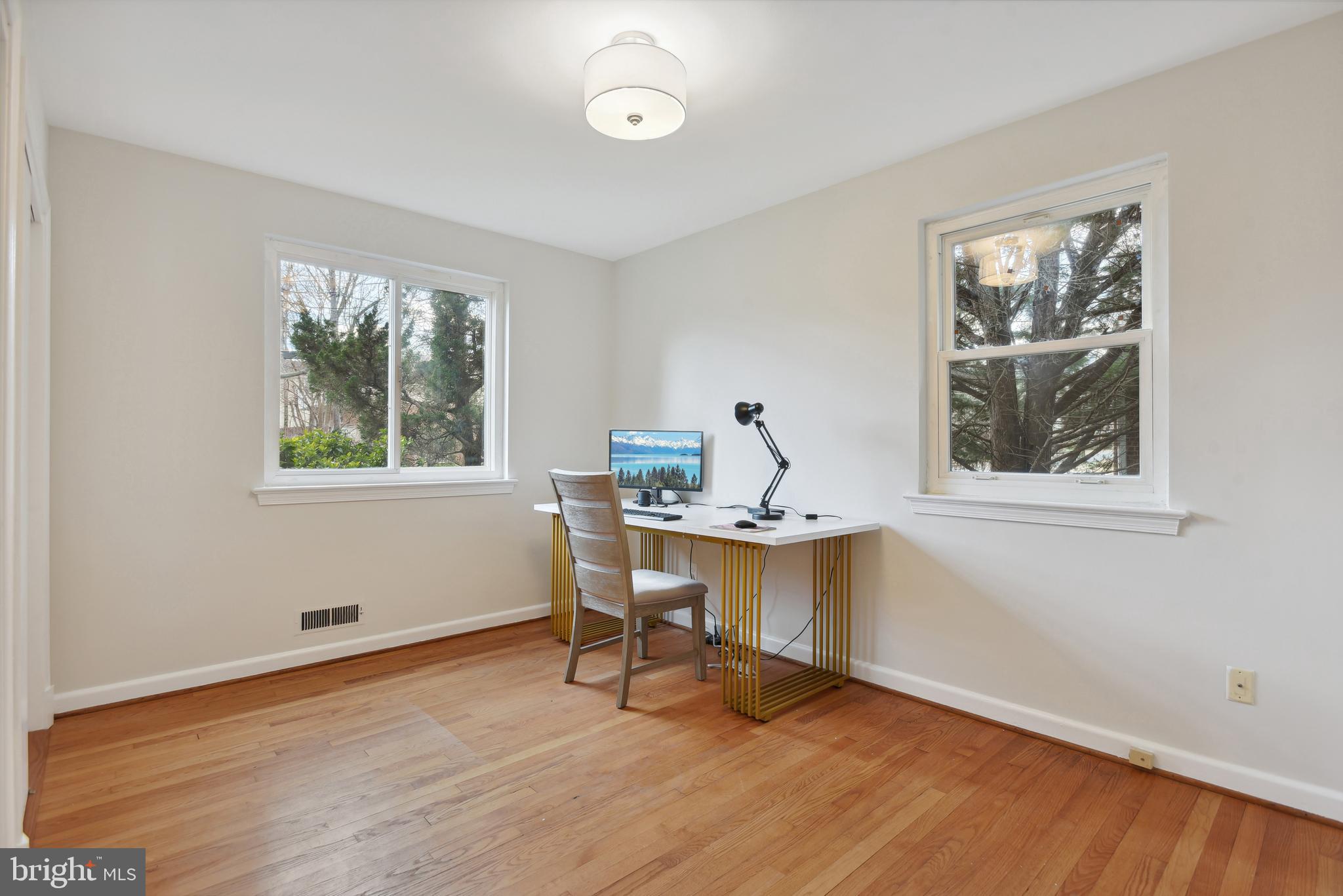 OAKWOOD KNOLLS - Residential Lease