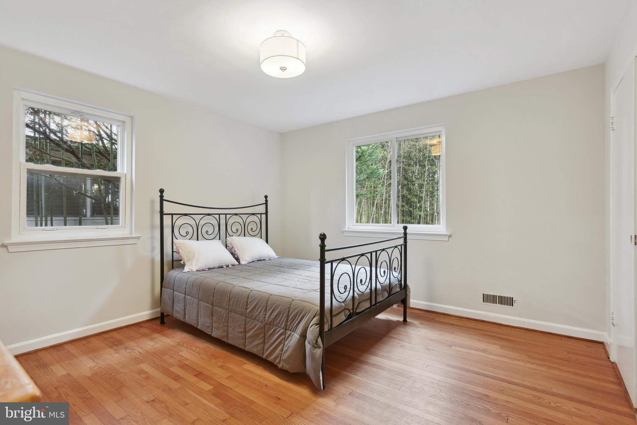 OAKWOOD KNOLLS - Residential Lease