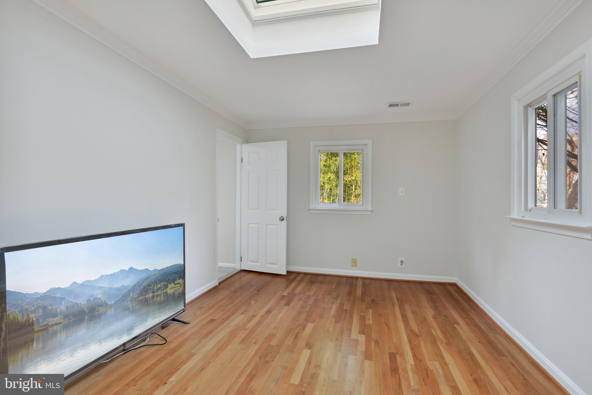 OAKWOOD KNOLLS - Residential Lease