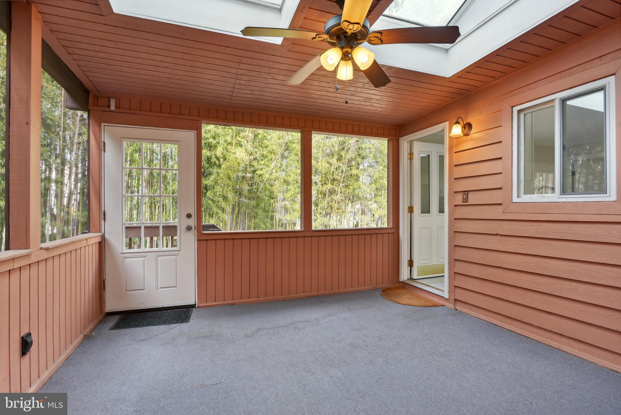 OAKWOOD KNOLLS - Residential Lease