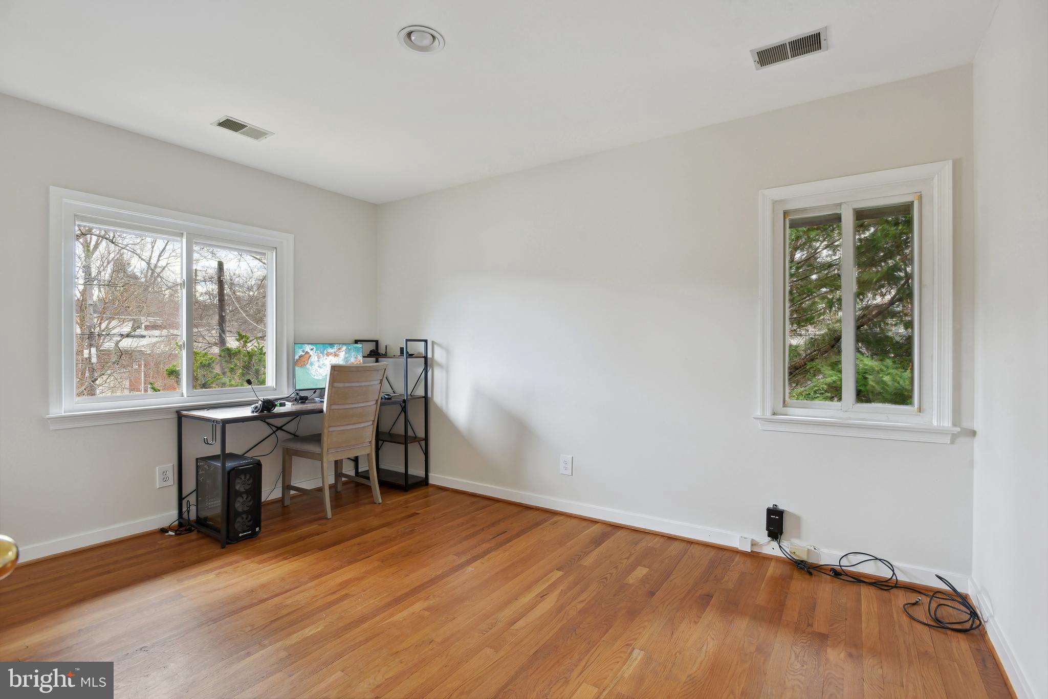 OAKWOOD KNOLLS - Residential Lease