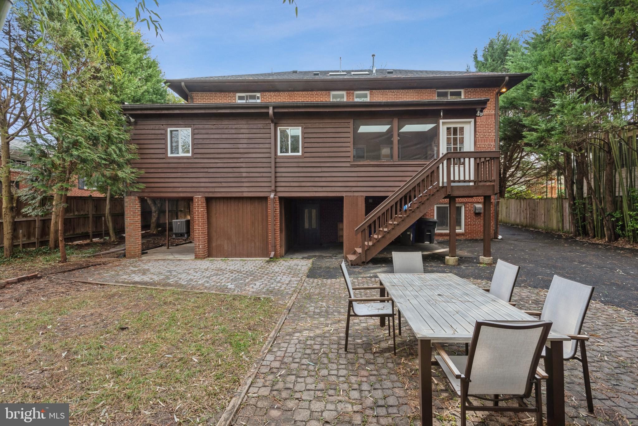 OAKWOOD KNOLLS - Residential Lease