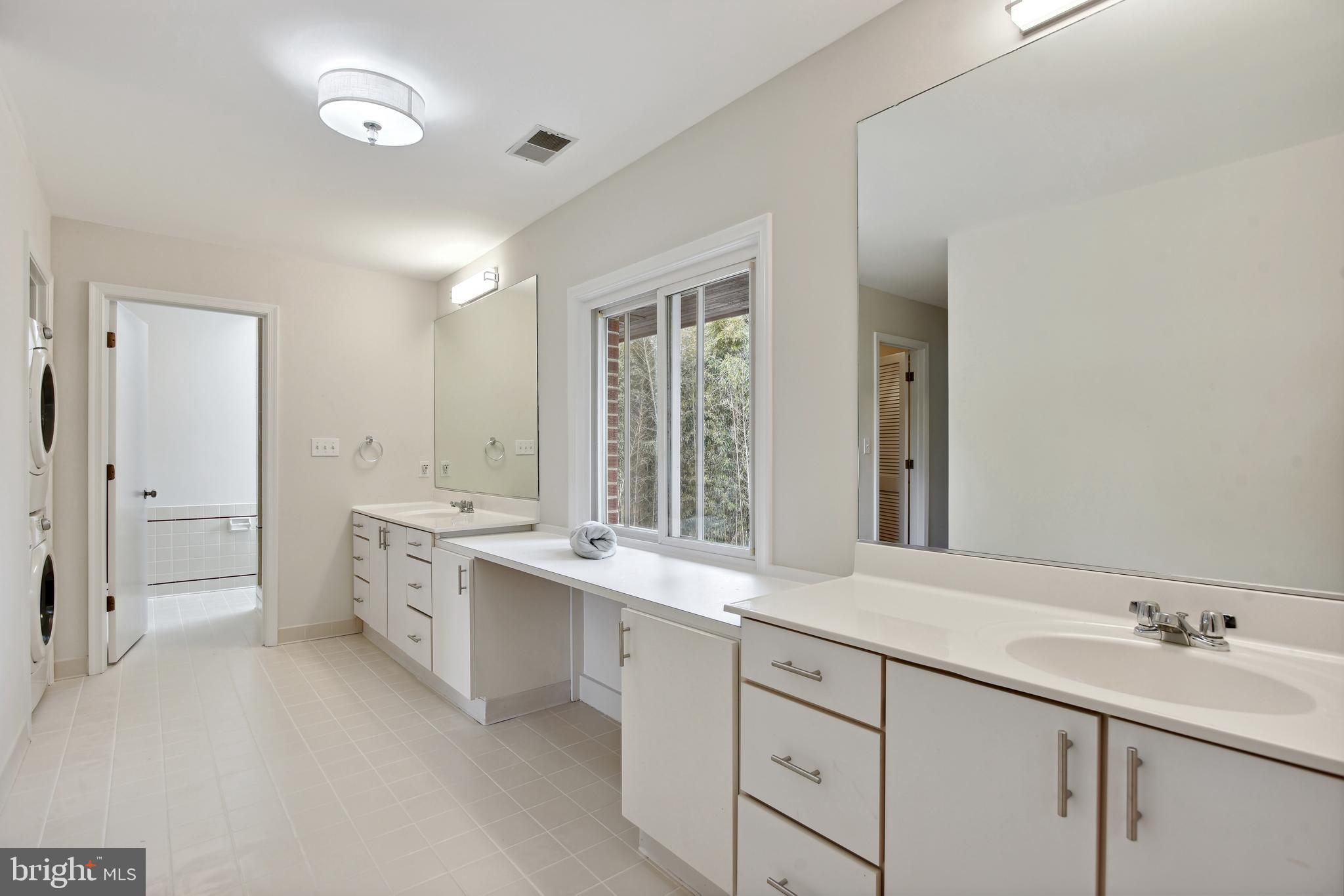 OAKWOOD KNOLLS - Residential Lease