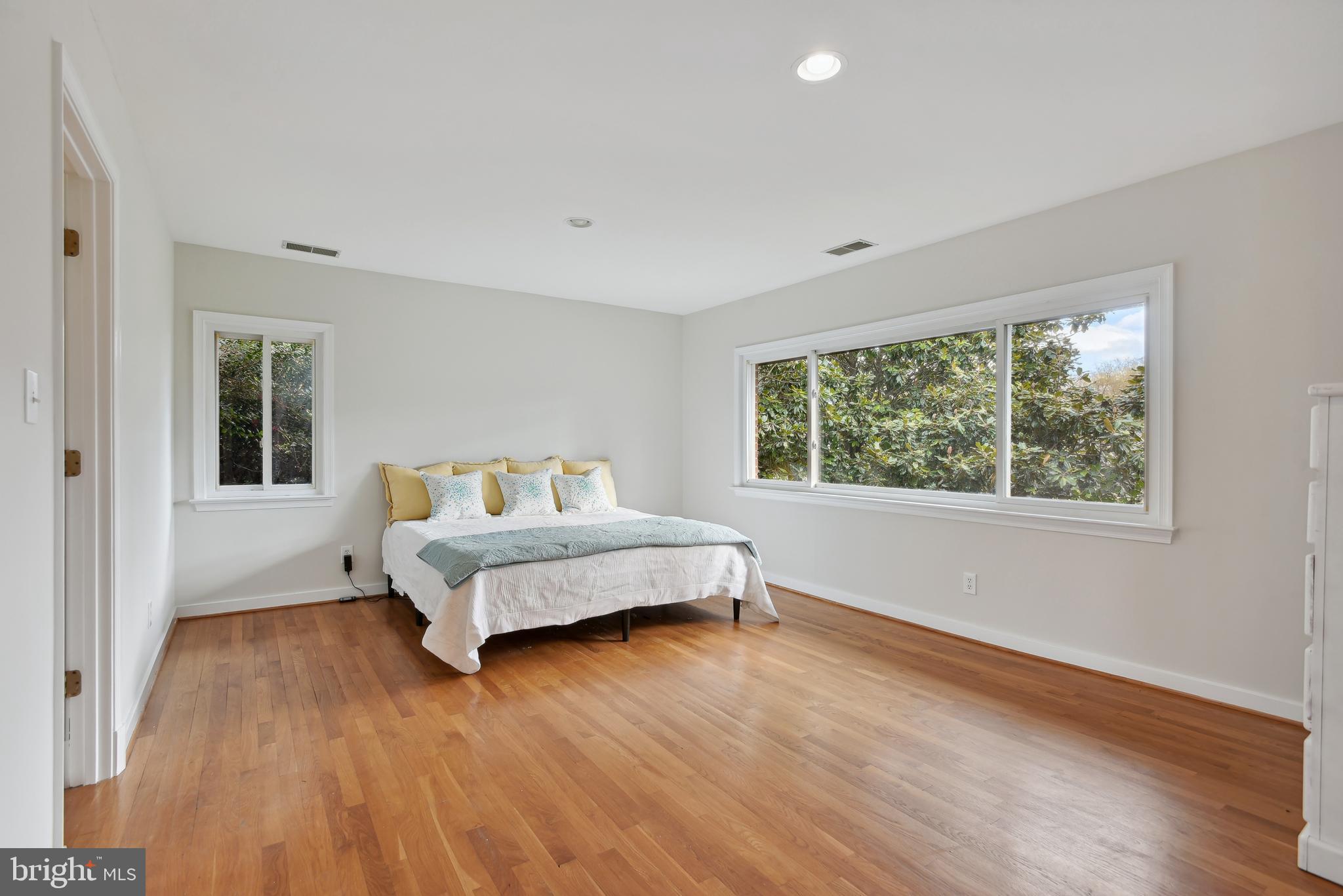 OAKWOOD KNOLLS - Residential Lease