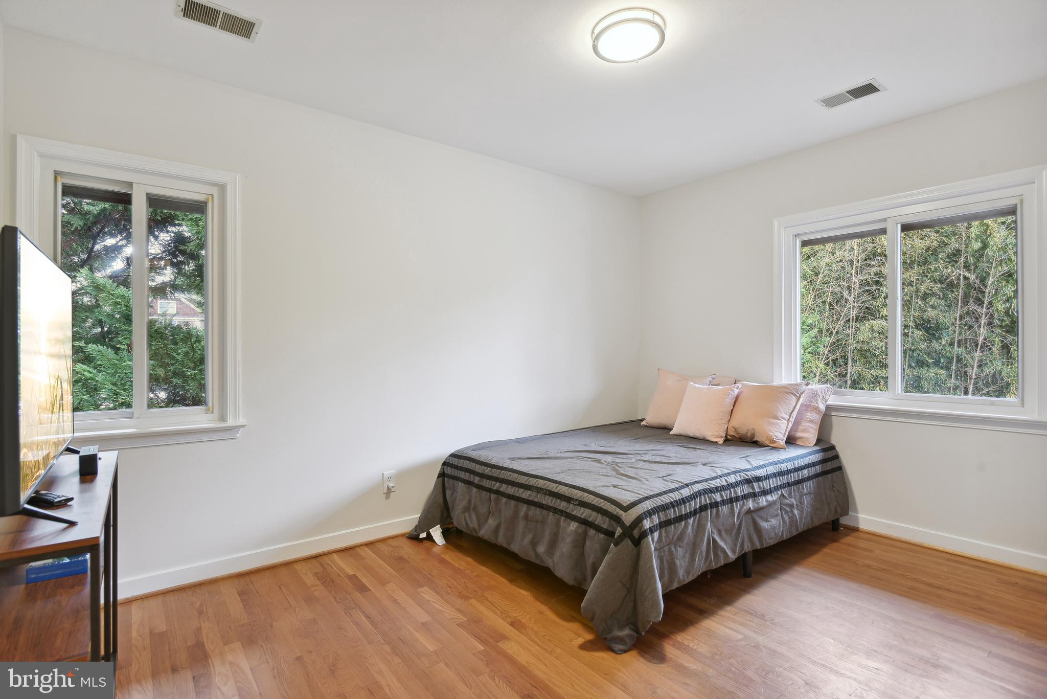 OAKWOOD KNOLLS - Residential Lease