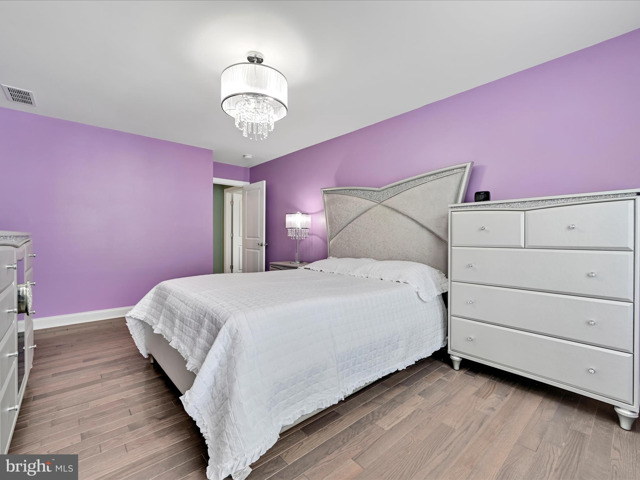 BROOKFIELD - Residential