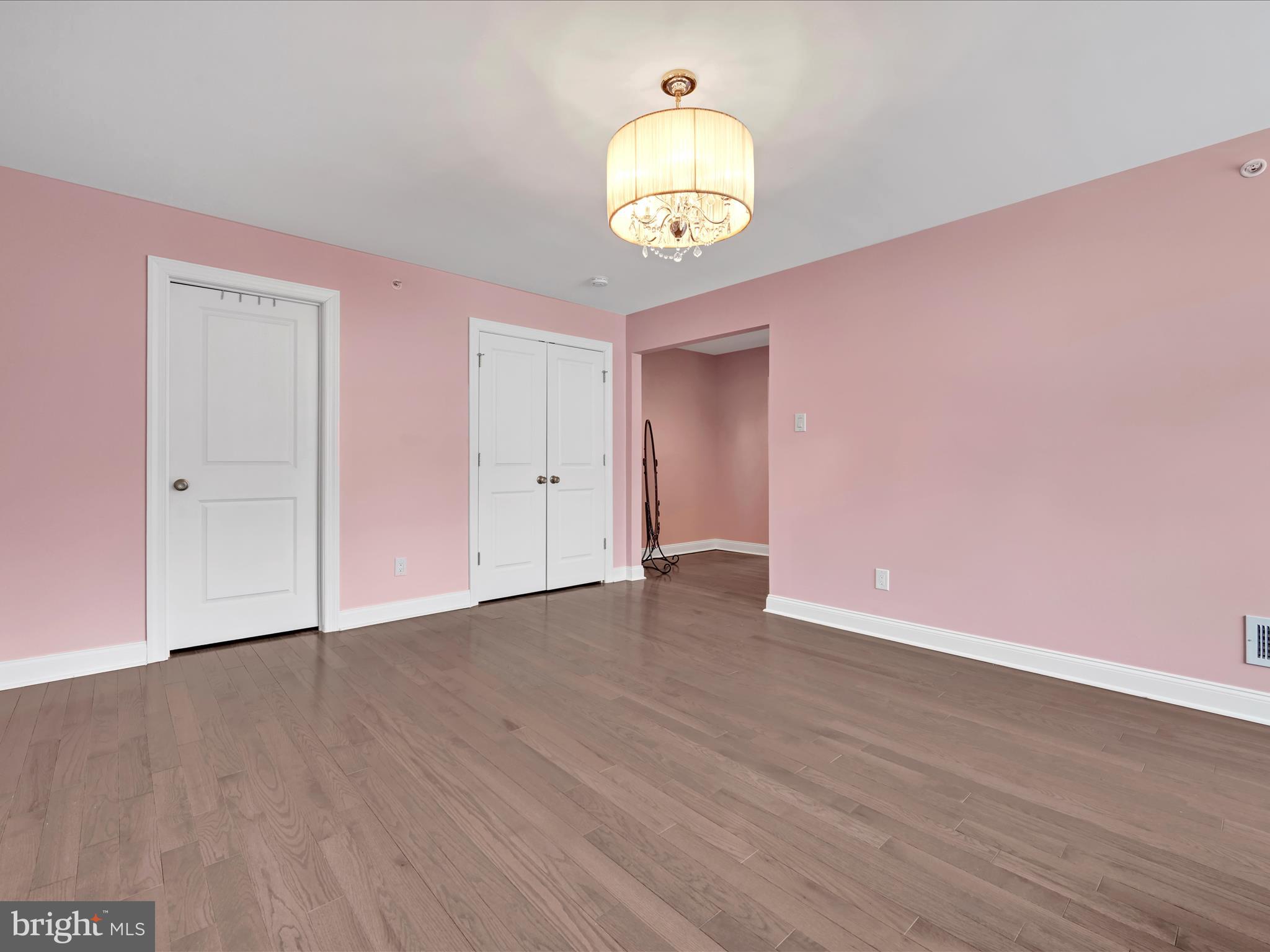 BROOKFIELD - Residential