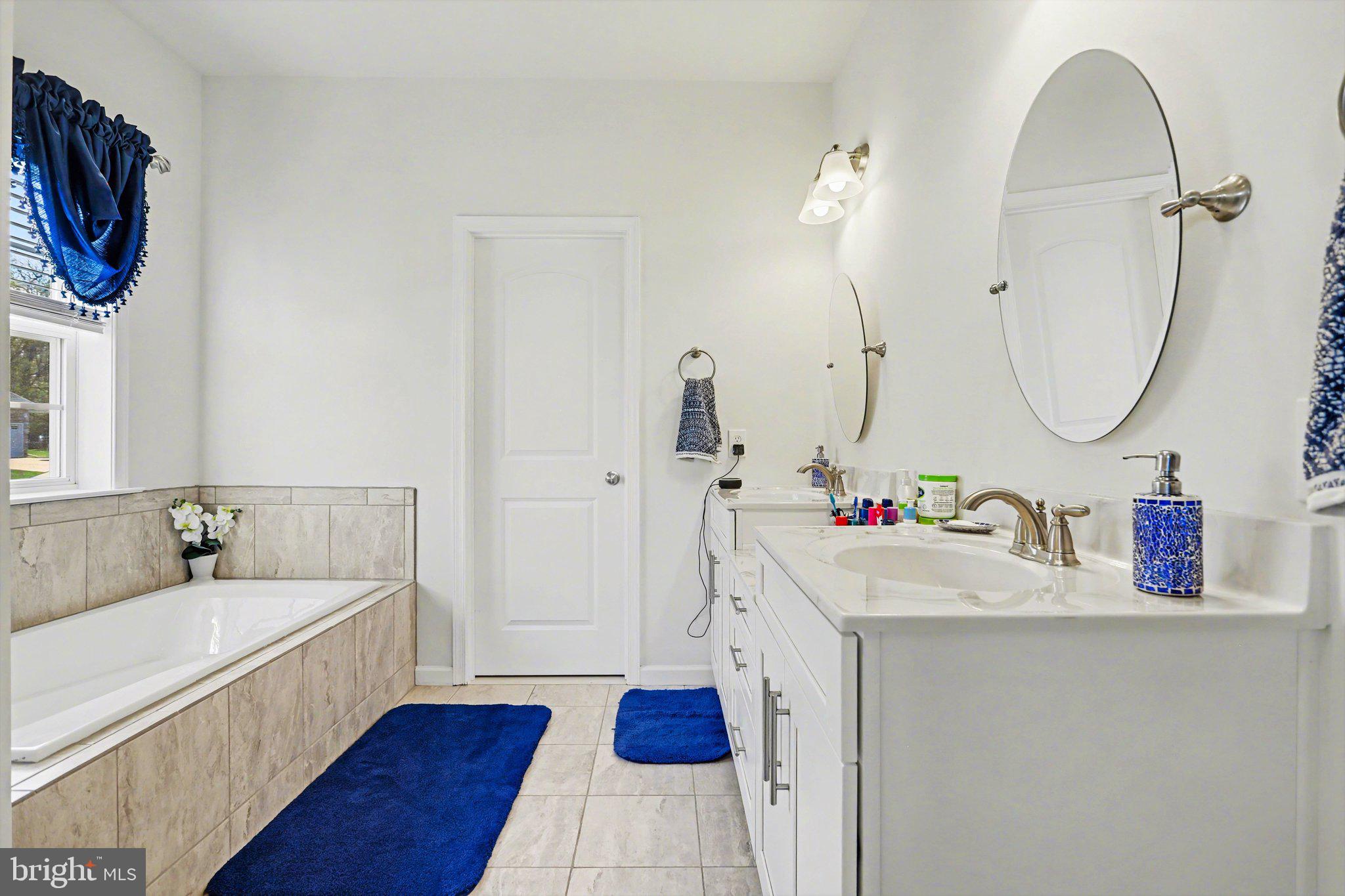 HAMILTON'S OVERLOOK - Residential