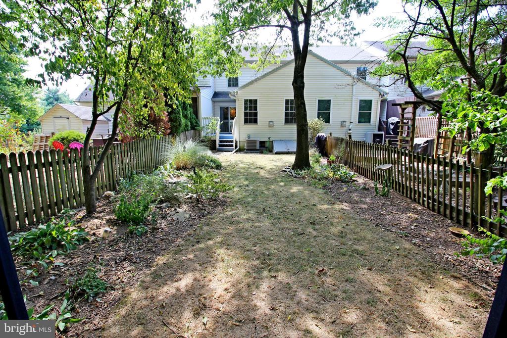 Photo of 141 MOORLAND CT, LITITZ, PA 17543 (MLS # PALA2040040)