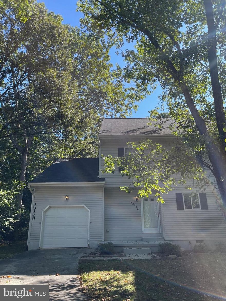 Minimum credit score 700, minimum income 3x rent, no pets no exceptions. Fully repainted, new flooring, new carpet.  Move in ready