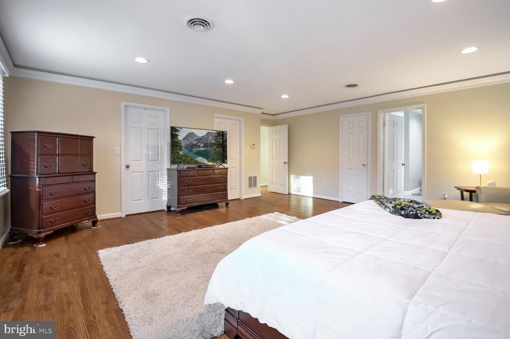 LAKE POTOMAC - Residential