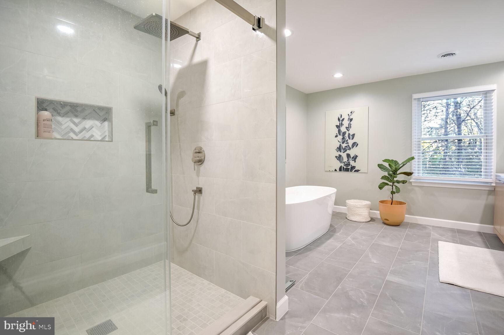 LAKE POTOMAC - Residential