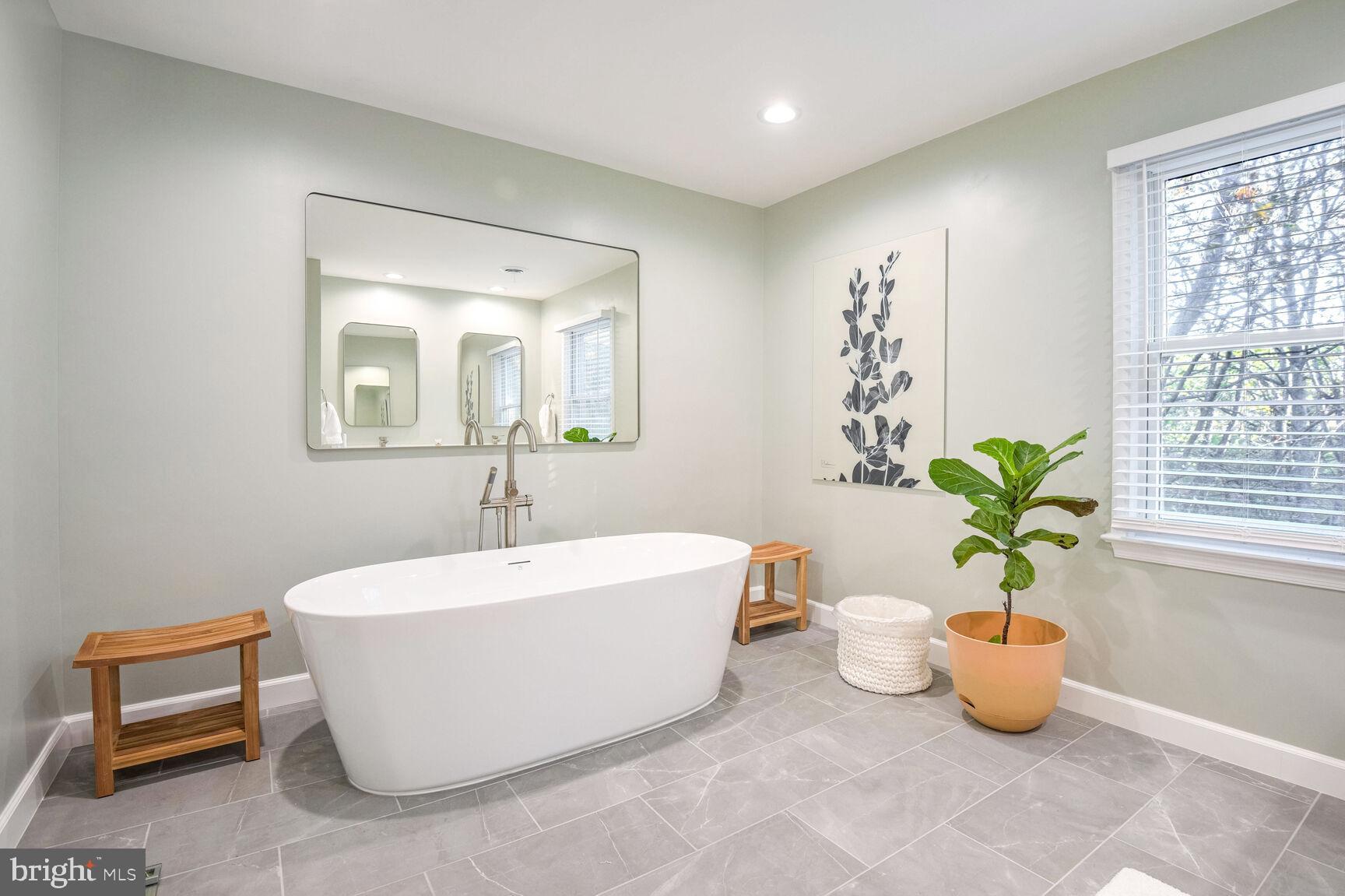 LAKE POTOMAC - Residential